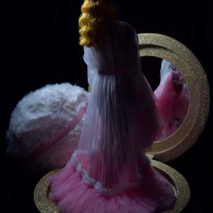 Honey in a giant compact