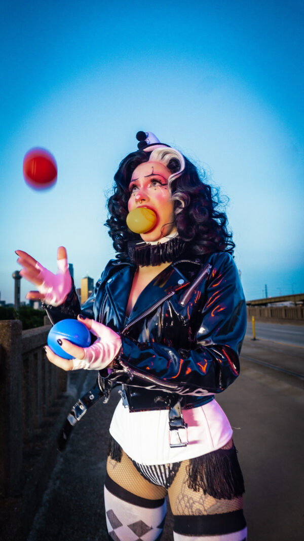Jugglin’ Honey 8×10 Print – The Honey Vision